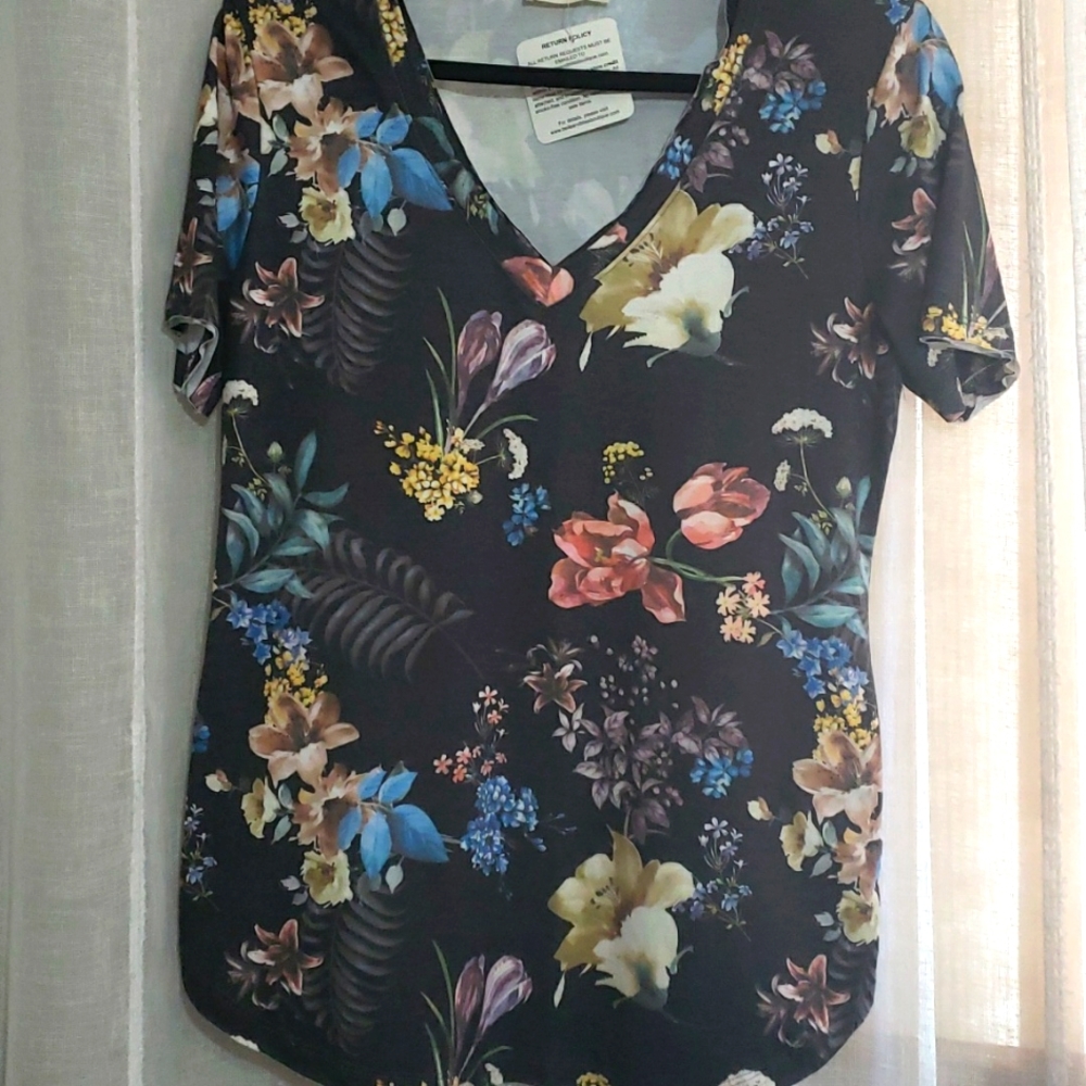 Nwt tshirt m floral
